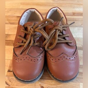 New tie up Childrens oxfords size 26 (9.5 toddlers). Never worn